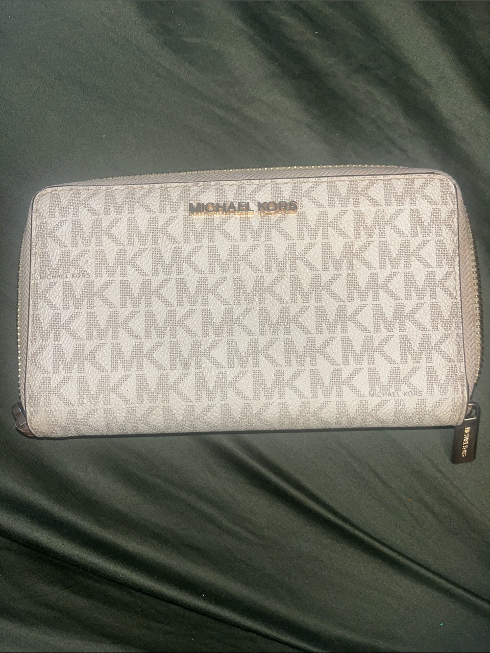 MICHAEL KORS Signature MK Zip-Around Wallet in Light Beige